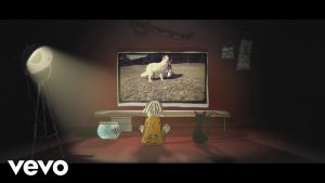 Mylène Farmer est "Sentimentale" : découvrez son nouveau clip !